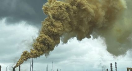 Estado exhibe emisiones contaminantes de la refinería de Pemex
