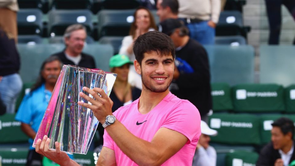 Alcaraz tritura a Medvedev, conquista Indian Wells y recupera el número uno