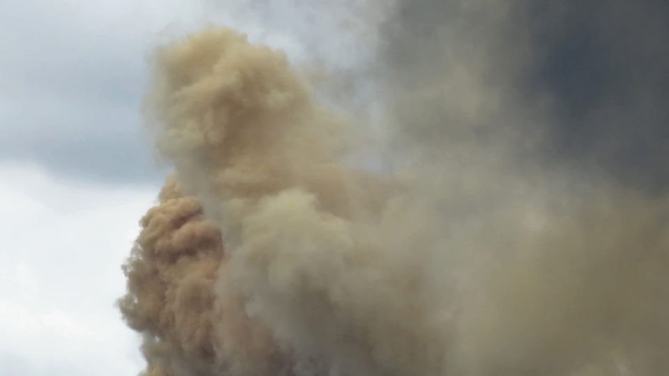 Columna de humo procedente de la refinería de Cadereyta.