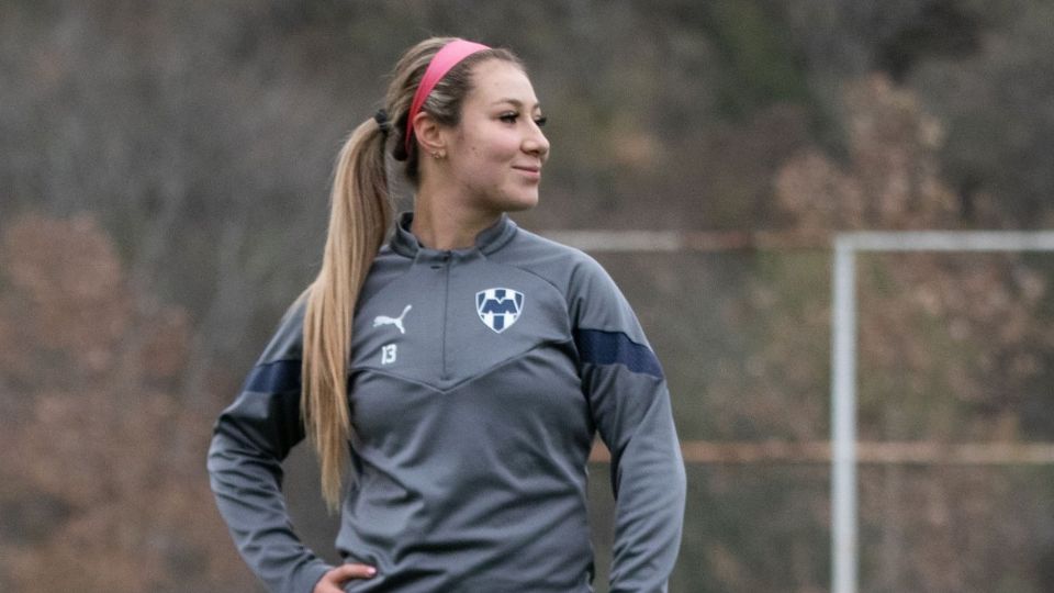 La futbolista de Rayadas, Karol Bernal, relató el inicio de su aventura en el futbol, cuando con 13 años dejó su casa para instalarse en un centro de formación que meses después la llevó a Rayadas