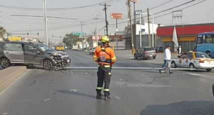 Ruta impacta a conductora embarazada en Santa Catarina