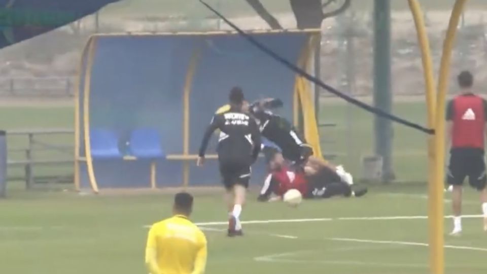 André-Pierre Gignac hizo un fuerte barrida sobre un canterano en el entrenamiento de Tigres