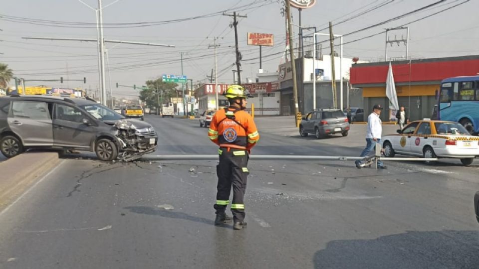 Ruta impacta a conductora embarazda