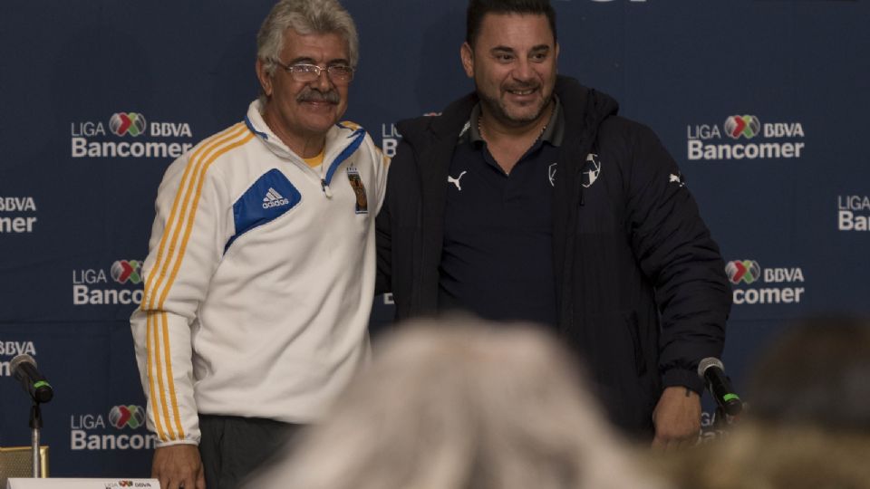 Ricardo Ferretti y Antonio Mohamed se enfrentaron en varios Clásicos Regios y ahora dirigen a Cruz Azul y Pumas en la capital del país