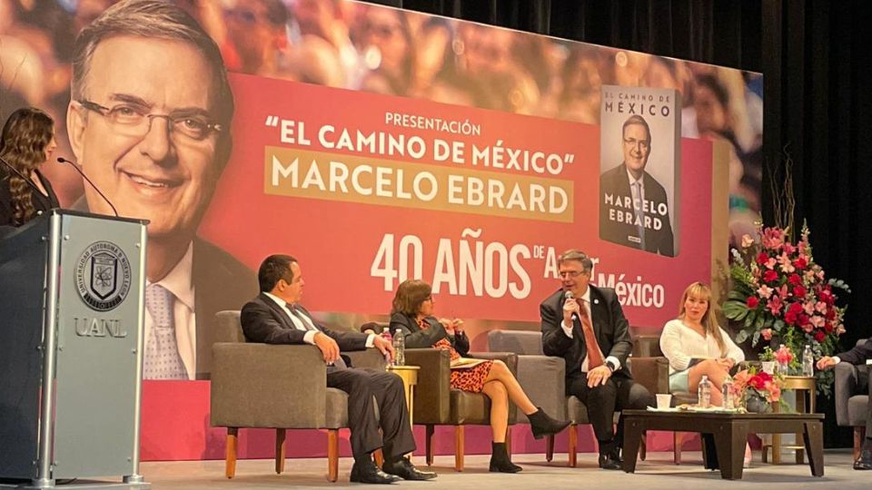 Marcelo Ebrard en conferencia de prensa por la presentación de su libro 'El Camino de México', en el Aula Magna, Monterrey, 28 de marzo de 2023.