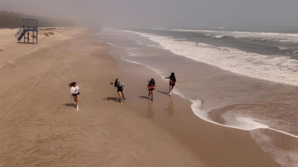 Turistas disfrutando de las playas en Tamaulipas