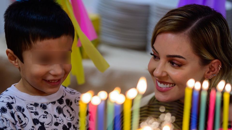 Mariana Rodríguez junto a Lalito.