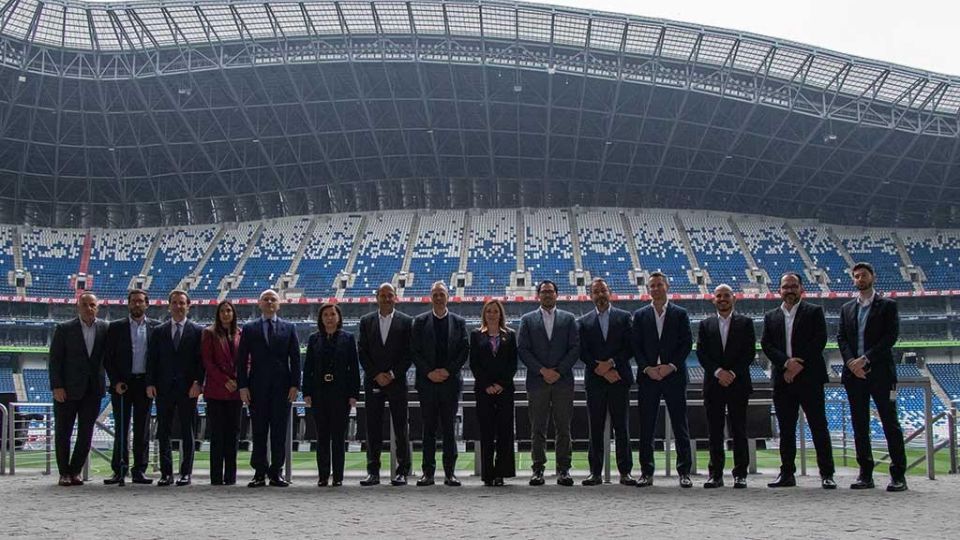 Directivos de Rayados y autoridades de Gobierno, se reunieron con representantes de FIFA en el Estadio BBVA