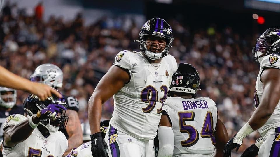 Calais Campbell firma un año con Atlanta Falcons para alcanzar la cifra de 100 capturas de quarterback en su carrera