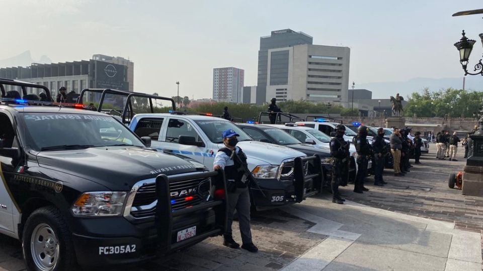 Patrullas de diversas corporaciones afuera de Palacio de Gobierno tras arranque del operativo de seguridad por Semana Santa