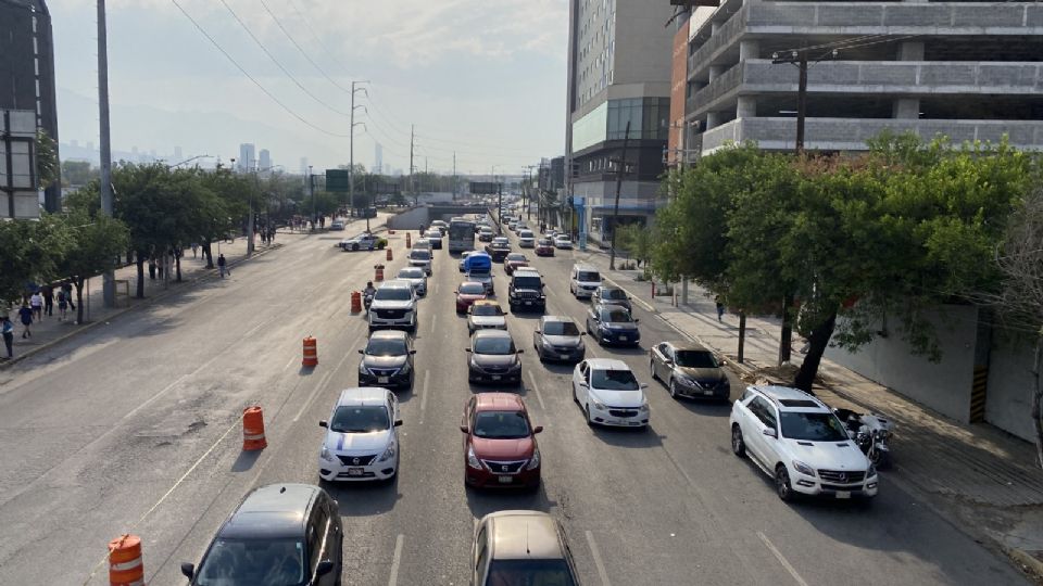 Vialidad colapsada en Monterrey.