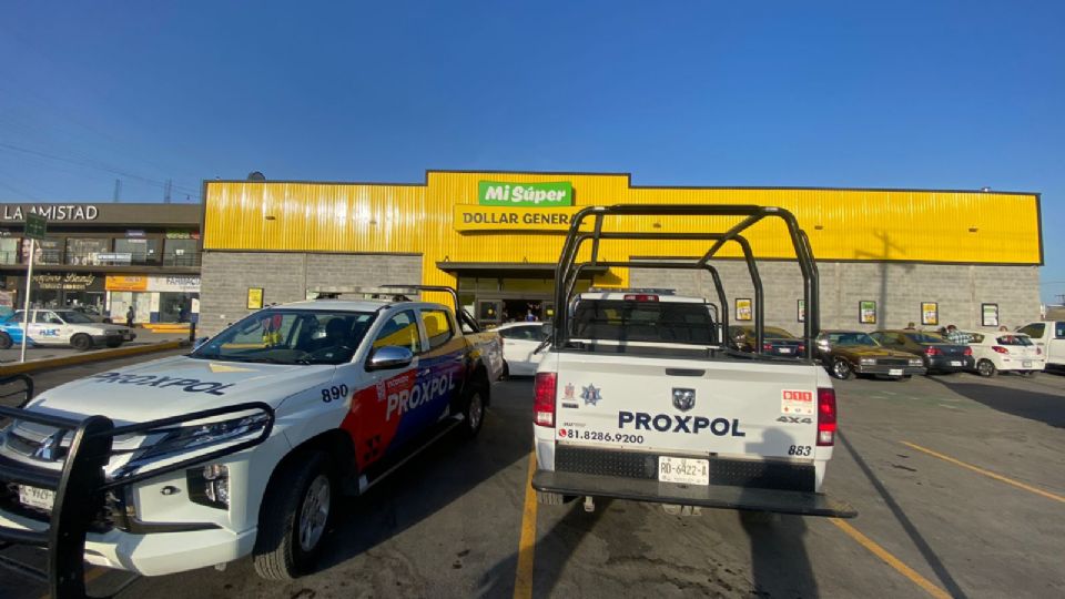 Policía de Proximidad en Mi Súper Dollar General.