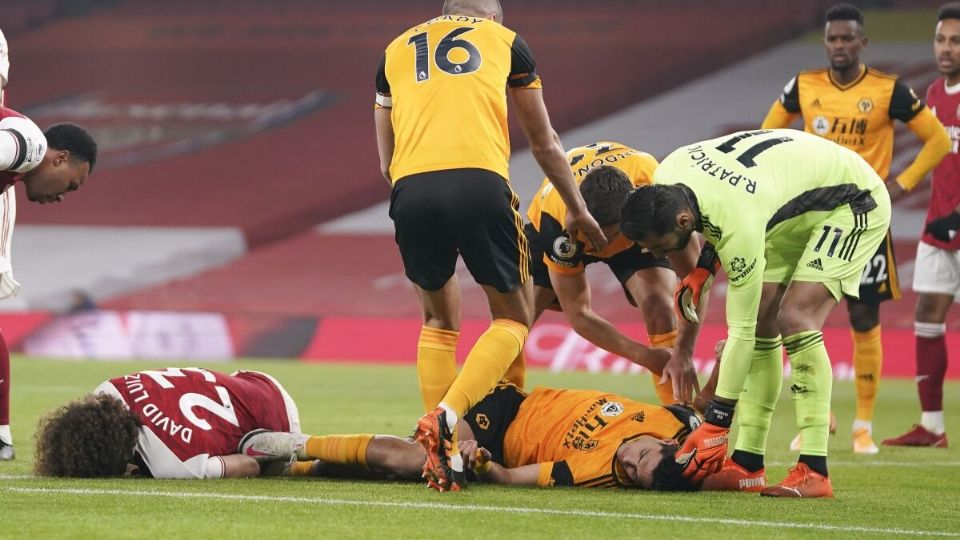 Raúl Jiménez sufrió una conmoción cerebral en un partido con Wolves, que le provocó fractura de cráneo y lo mantuvo mucho tiempo alejado de las canchas