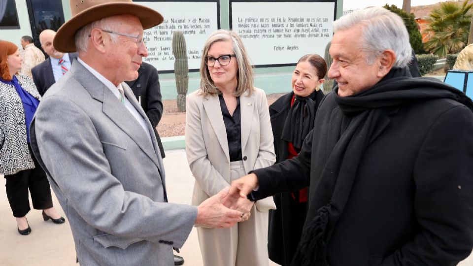 Ken Salazar y Andrés Manuel López Obrador se reúnen en Palacio Nacional | Twitter / @USAmbMex