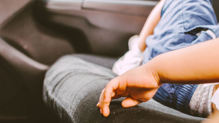 Madre deja a su hija en el carro y muere debido a las altas temperaturas