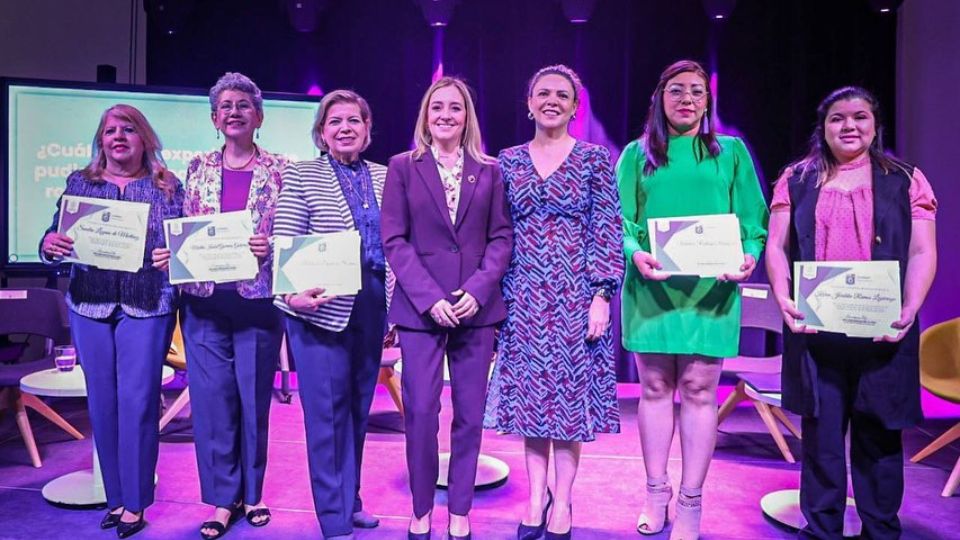 Reconocimiento a mujeres por la Secretaría de Turismo en Nuevo León.