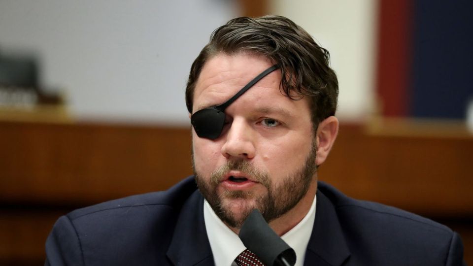 Republicano Dan Crenshaw.