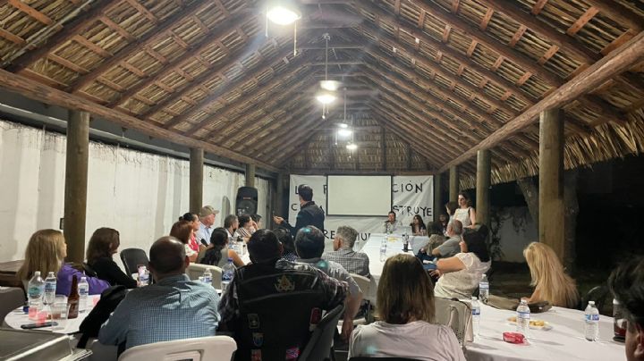 Se reúnen vecinos de San Pedro tras afectaciones por obras