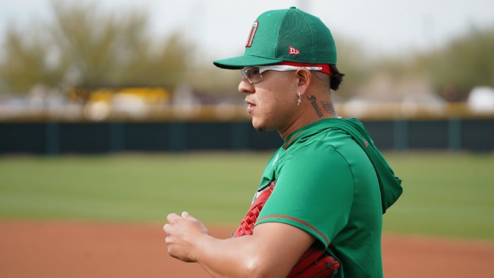 El pitcher mexicano Julio Urías se prepara para ser el abridor del primer partido en el Clásico Mundial de Béisbol