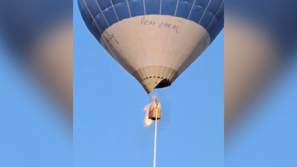 Globo incendiándose en Teotihuacán.