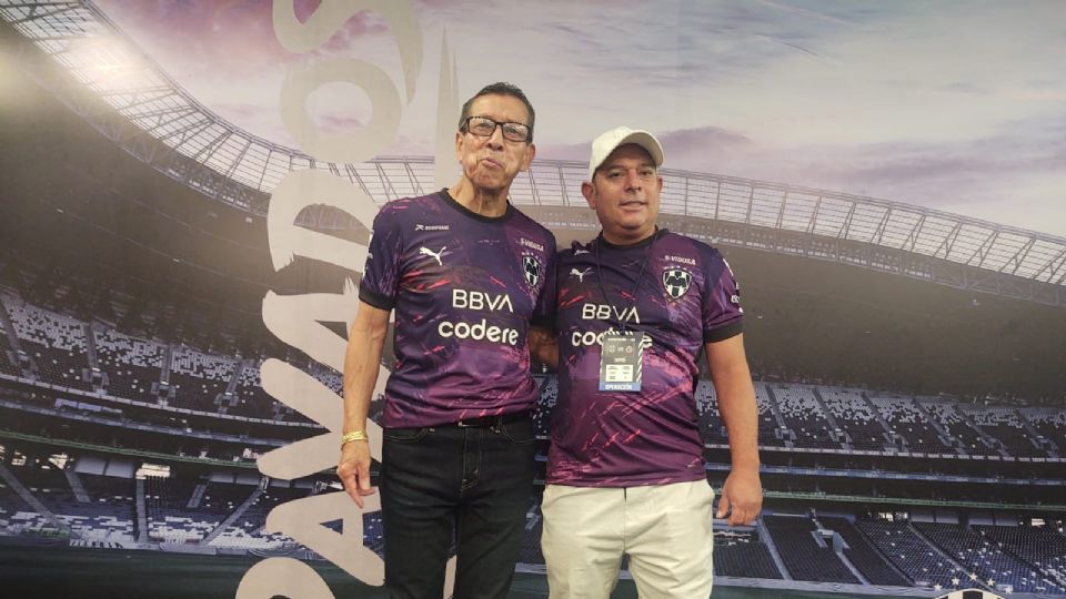 'Huesos' Montoya y Erik Hernández estuvieron como invitados para el partido entre Rayados y Xolos