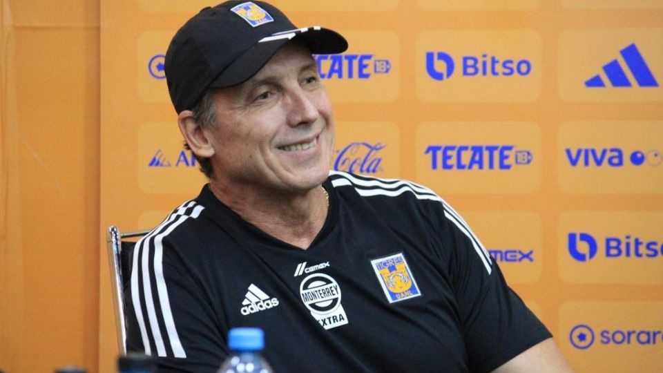 Robert Dante Siboldi fue presentado como nuevo entrenador de Tigres, en una rueda de prensa en el Estadio Universitario