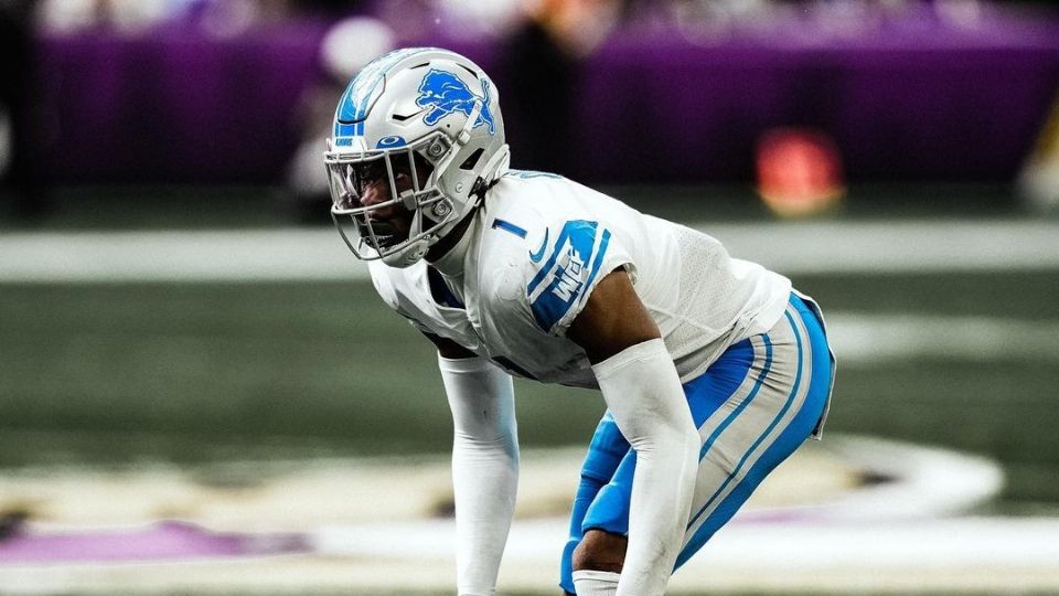 Jeff Okudah, esquinero de 24 años, llega a los Atlanta Flacons  desde Detroit Lions