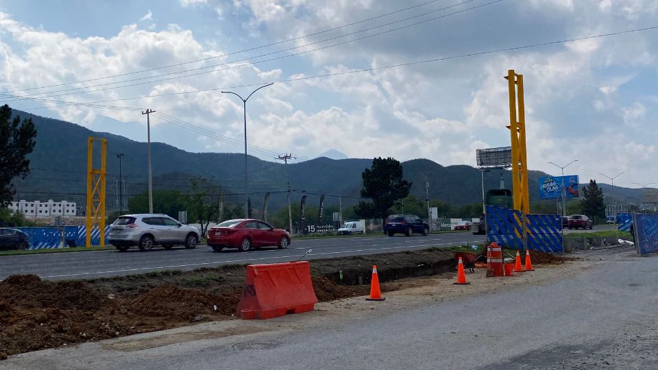 Construcción de puente peatonal en Carretera Nacional.