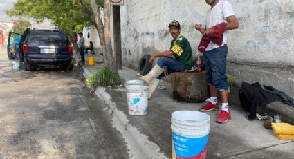 Aprovechan ojo de agua para emprender negocio de ‘lavacoches’