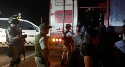 Encuentran 209 migrantes en un tráiler abandonado en Veracruz