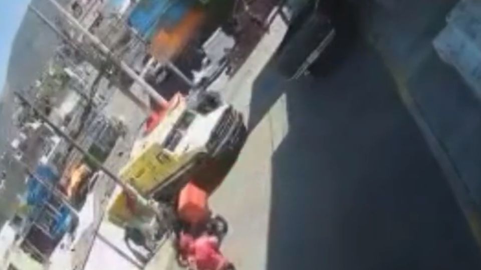 Accidente protagonizado por un camión de valores en Tlanepantla | Twitter / @JonTapiaSS