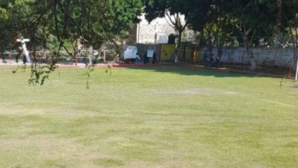 El hallazgo del cuerpo de la mujer se registró en las instalaciones de una cancha de futbol en Cuautla, Morelos