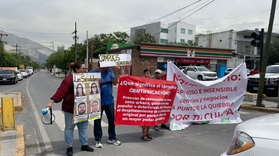 Habitantes del casco de San Pedro protestaron entre las avenidas Vasconcelos y Santa Bárbara.