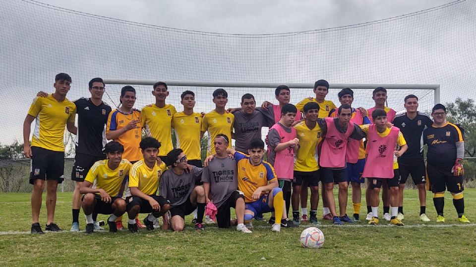 El equipo Tigres Unión tuvo una convivencia con canteranos del club felino.