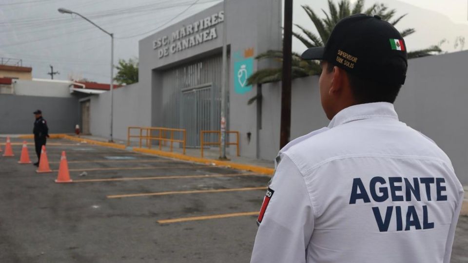 Agentes viales de Santa Catarina.