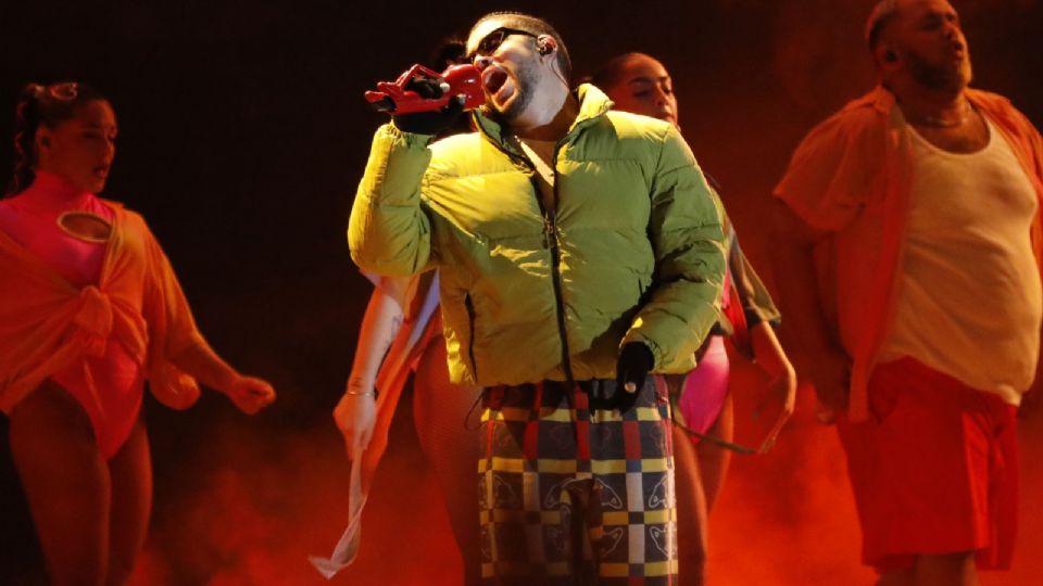 Cantante puertorriqueño Bad Bunny durante un concierto en el estadio El Campín, en Bogotá (Colombia)