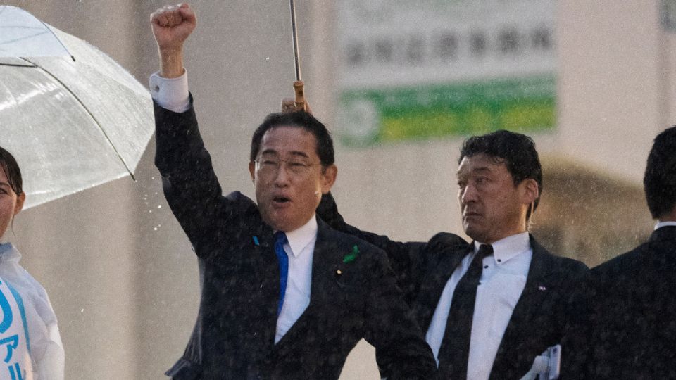 Primer ministro japonés, Fumio Kishida, durante discurso en el puerto de Saikazaki de la ciudad de Wakayama.