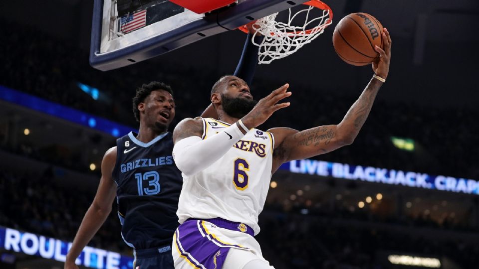 LeBron James aportó 21 puntos en el triunfo de Lakers ante Grizzlies