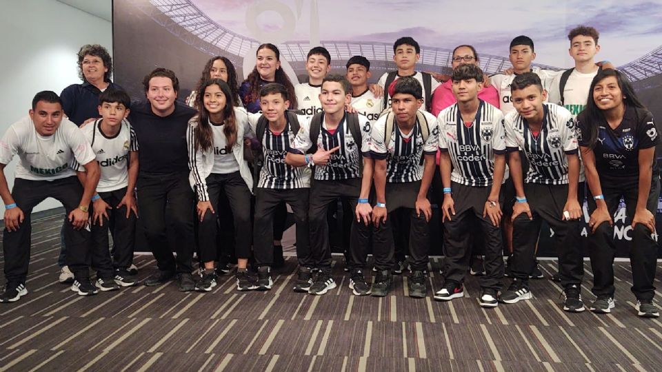 Los jóvenes pudieron convivir con los jugadores y tener una experiencia en el Estadio BBVA al poder recorrer el interior del inmueble.