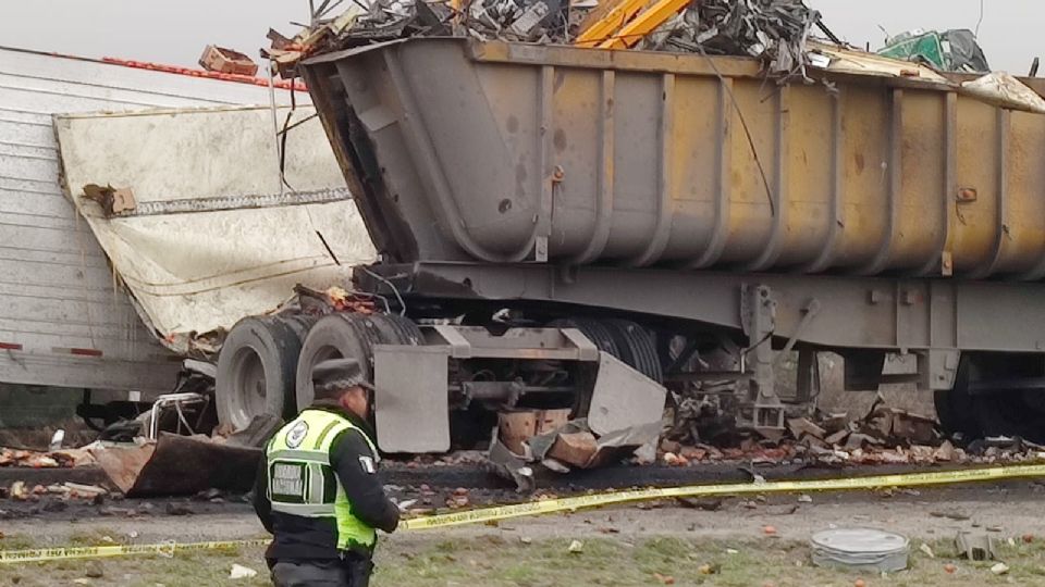 Choque de unidades pesadas en la carretera Monterrey-Saltillo