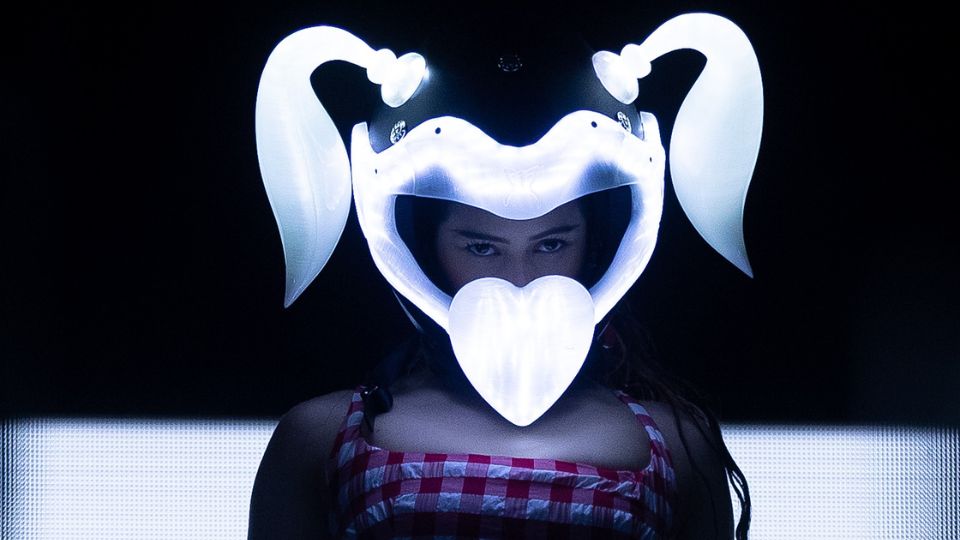 La cantante española Rosalía se presenta durante el festival AXE Ceremonia en el Parque Bicentenario, en Ciudad de México.