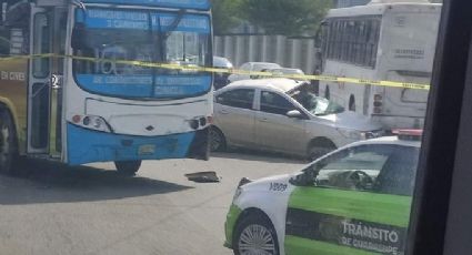 Choque de camiones y auto provoca cierre en avenida Israel Cavazos