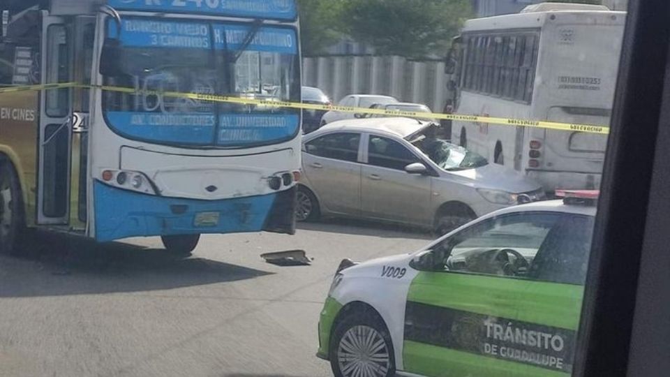 Choque en avenida Israel Cavazos provoca cierre