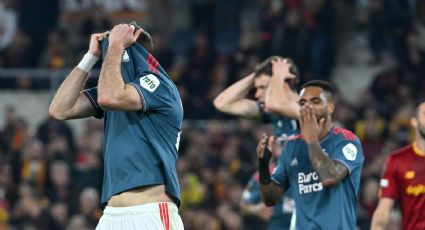 Santi Giménez expulsado y Feyenoord eliminado de Europa League