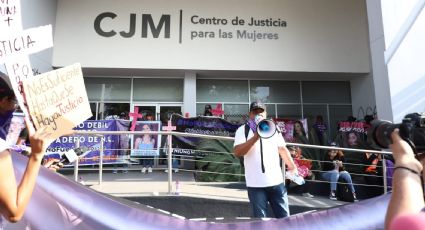 Caso Debanhi: Contingente llega a la Fiscalía de Feminicidios