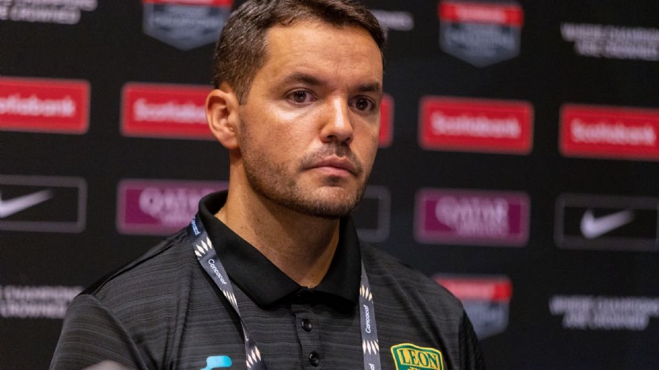 Nicolás Larcamón, entrenador de León, en rueda de prensa previa a un partido de la Liga de Campeones de la Concacaf. Este martes se enfrenta a Tigres en Semifinales