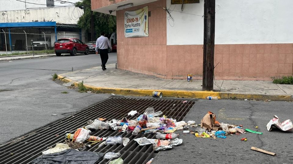 El centro de Monterrey tiene una problemática de basura.