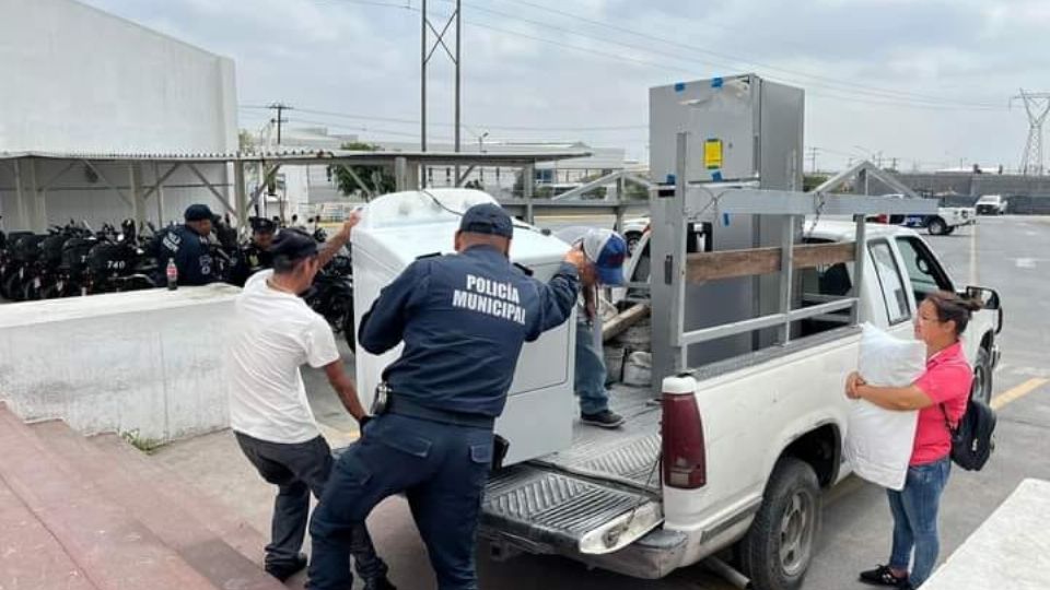 Policía de Escobedo entrega electrodomésticos robados a su dueña