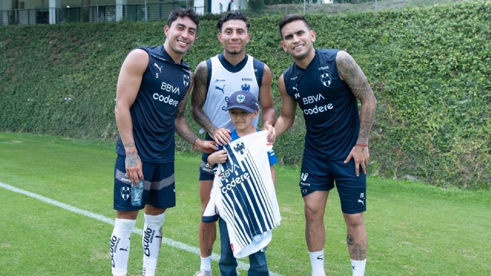 Miguel convivió con jugadores como Omar Govea, Joao Rojas y Sebstián Vegas en El Barrial, donde Rayados le regaló un jersey nuevo