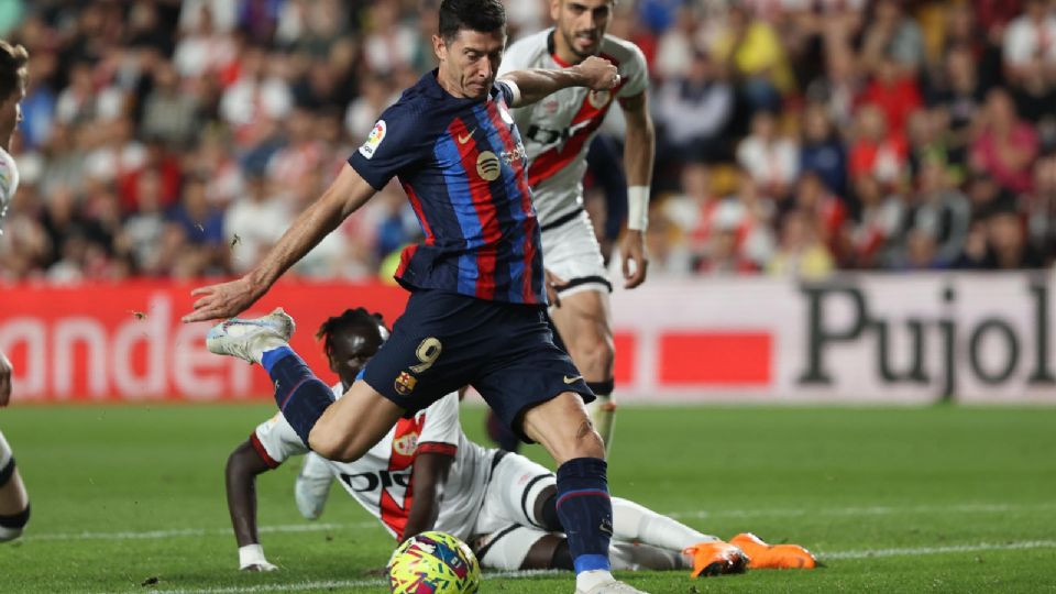 Robert Lewandowski anotó un gol para Barcelona, pero no pudo evitar la derrota 2-1 contra Rayo Vallecano